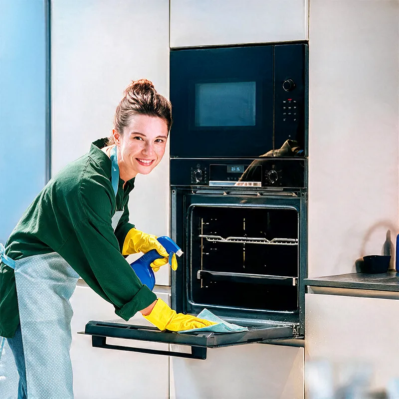 Cleaning an oven